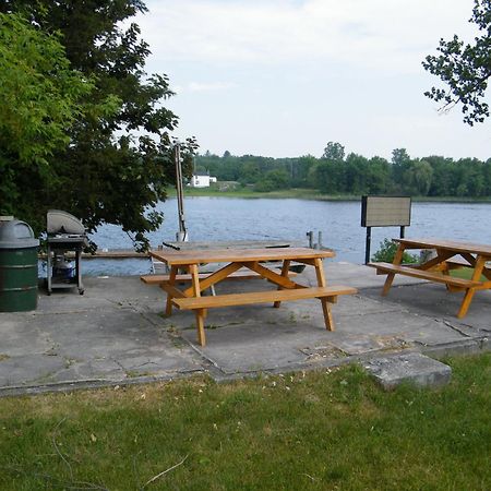 Campbellford River Inn Exteriér fotografie